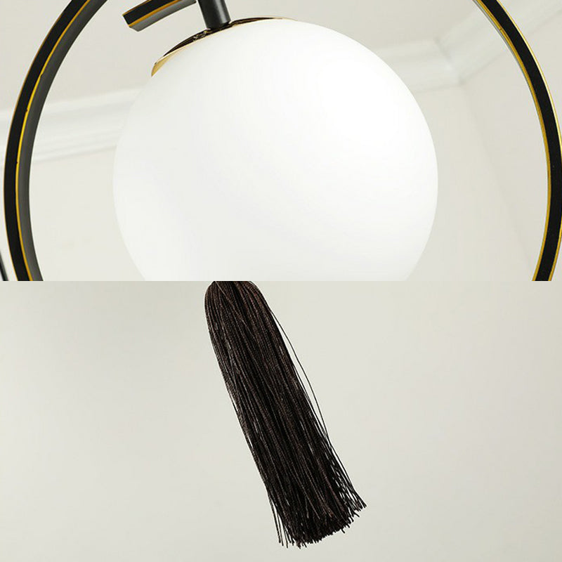 Black Cluster Globe Posting Light Chinoiserie Moderna lámpara de suspensión de vidrio blanco con anillo de borla