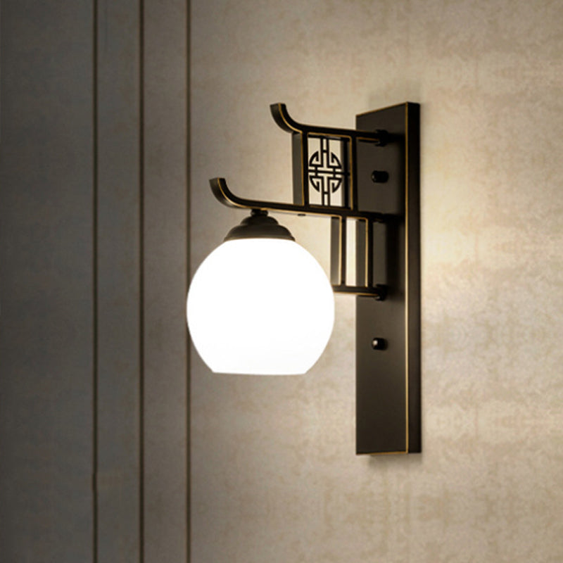 Spherical Bedside Splight Light Fixture Classic Opal Glass 1 Lámpara de pared negra ligera Lámpara montada en la pared negra
