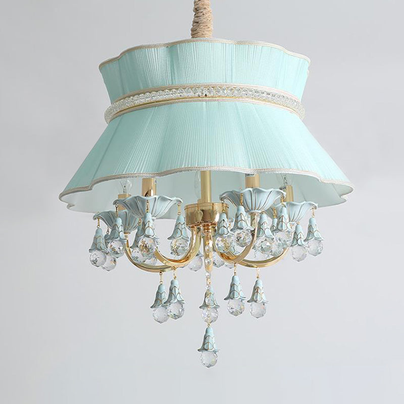 Kit d'éclairage de candélabre moderne 5 têtes de crêpe en cristal goudron en bleu / rose avec de l'ombre en tissu