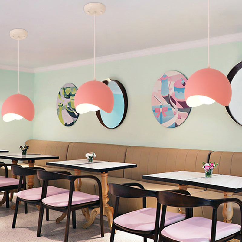 Lámpara colgada con cúpula de aluminio Macaron de 1 luce con diseño de borde de olas