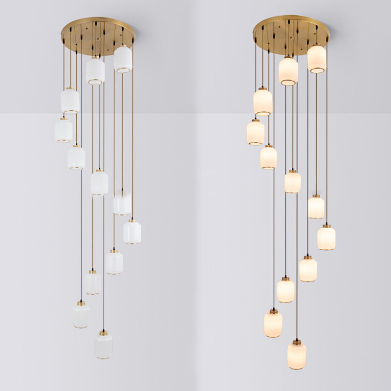 Weiße Glaszylindrische multi-Licht-Anhänger zeitgenössische Messingdecke für Treppen