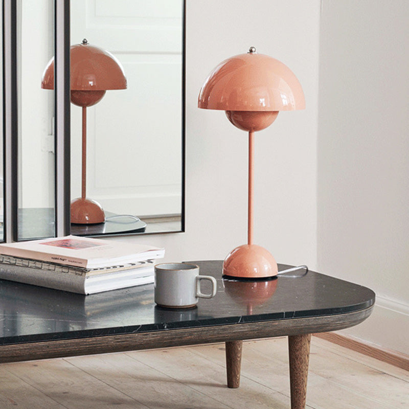 Pilzförmige kreative Metalltischlampe 9,8 "Durchmesser Nordic Makaroon-Schreibtischlicht für Schlafzimmer