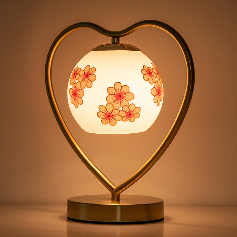 Table de la table en forme de coeur aimant simple lampe de lecture de chevet 1-Bulb avec une teinte en verre à dôme