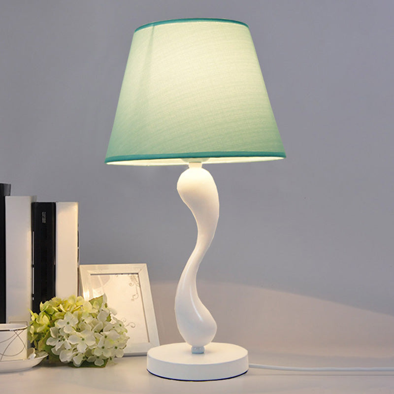 Style nordique 1 lampe de table de bulbe lampe de navette de base en forme de dauphin avec abat-jour lampadaire