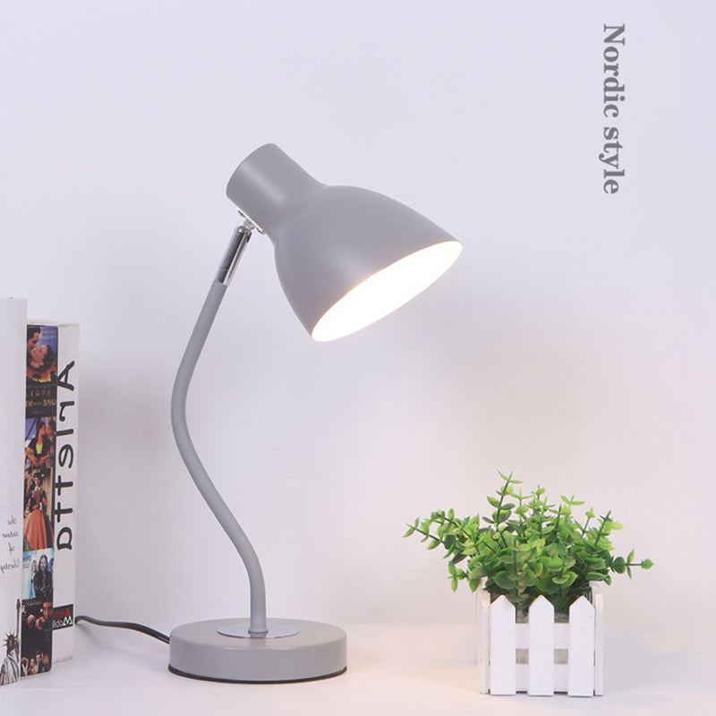 Lámpara de mesa de tono de domo de estilo macarrón nórdico Diseño de brazo ajustable de metal Luz de noche de 1 luces