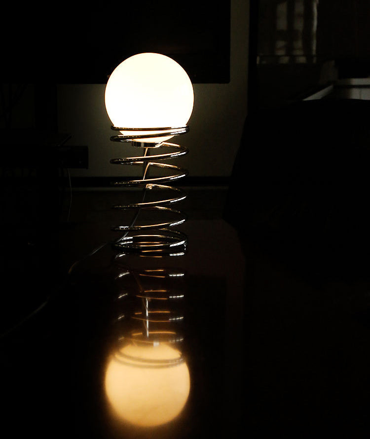 Lampada da tavolo a molla cromata Lampada da comodino minimalista in vetro bianco a 1 lampadina per camera da letto