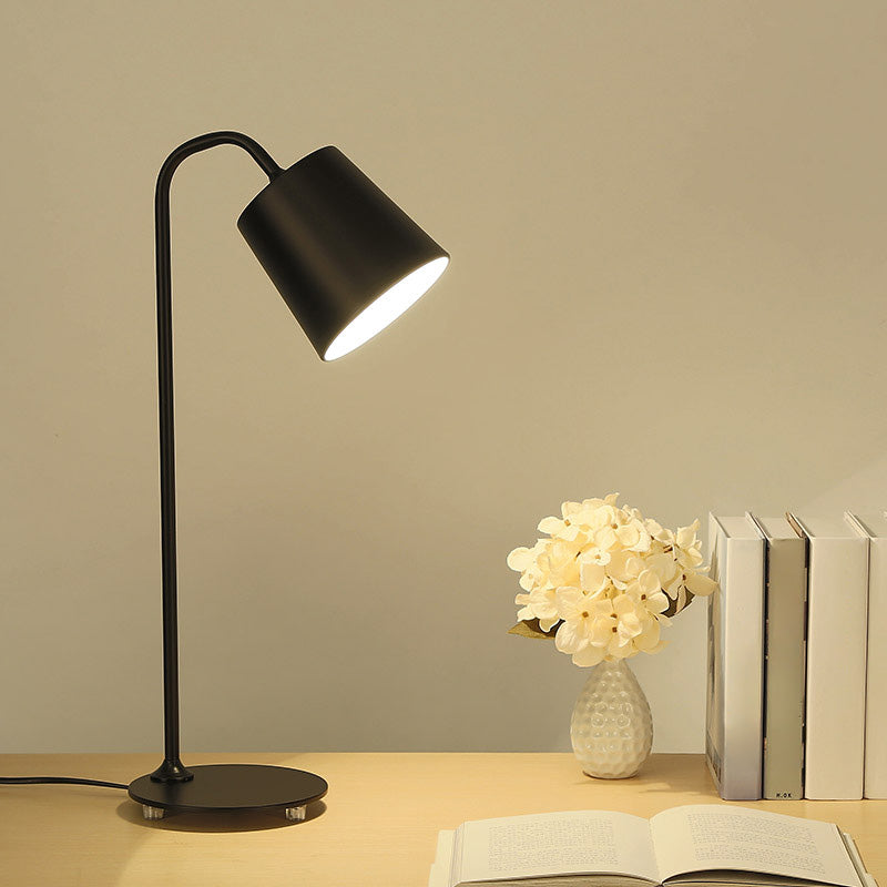 Libro di lettura da letto a 1-bulba Light Light Simplicity Night Table Lampada con tonalità in metallo affusolato