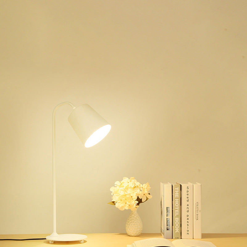 Libro di lettura da letto a 1-bulba Light Light Simplicity Night Table Lampada con tonalità in metallo affusolato