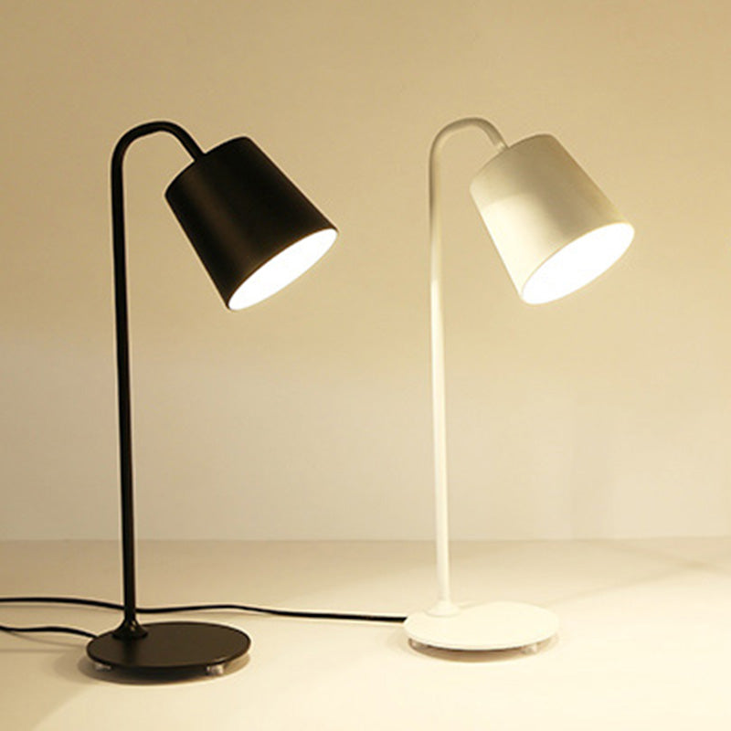 Libro di lettura da letto a 1-bulba Light Light Simplicity Night Table Lampada con tonalità in metallo affusolato