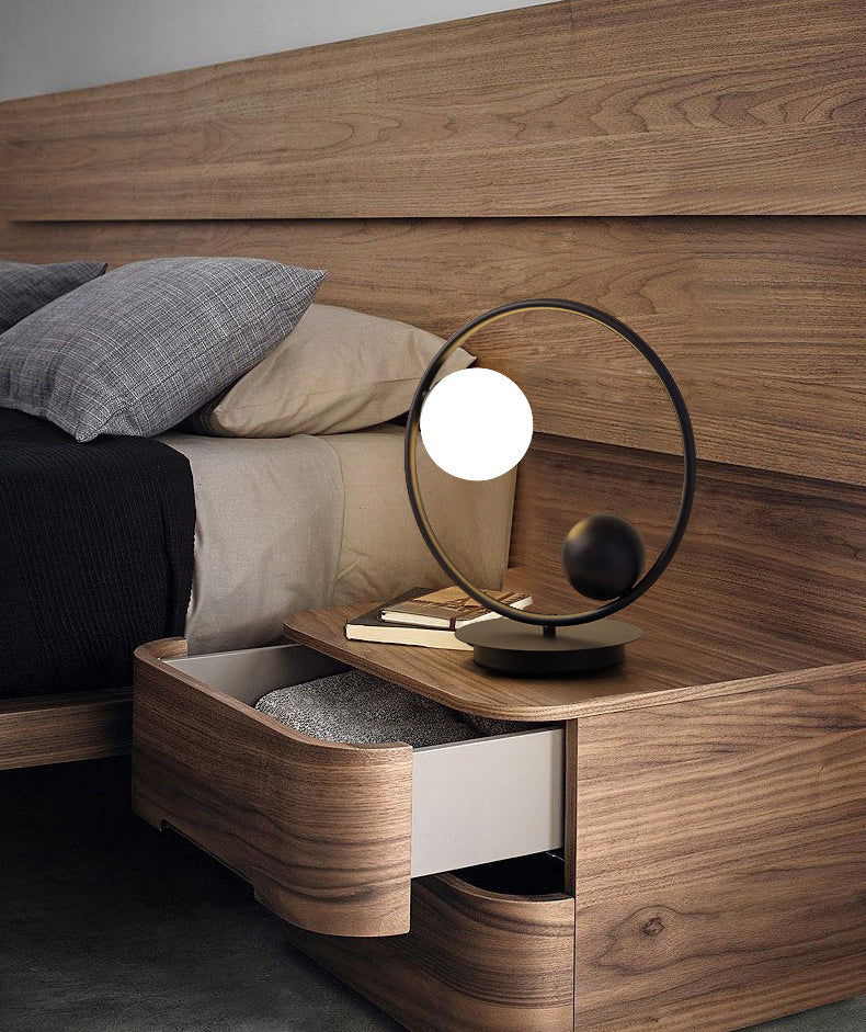 Lampada da tavolo decorativa per la casa in stile postmoderno in vetro opale con linee metalliche, lampada da comodino per camera da letto