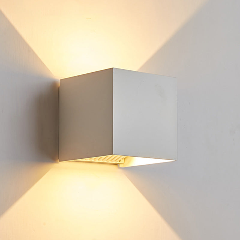 Moderner minimalistischer Stil quadratisch auf und ab LED Wandleuchte Metallwandleuchten für Außenwand