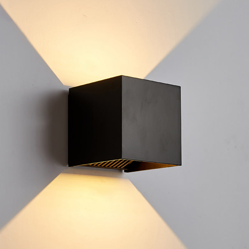 Moderner minimalistischer Stil quadratisch auf und ab LED Wandleuchte Metallwandleuchten für Außenwand