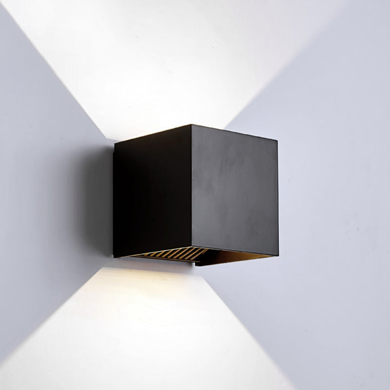 Moderner minimalistischer Stil quadratisch auf und ab LED Wandleuchte Metallwandleuchten für Außenwand