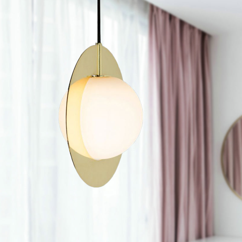 Lámpara colgante de vidrio blanco globe posmoderno 1 cabeza colgante de techo con anillo de oro