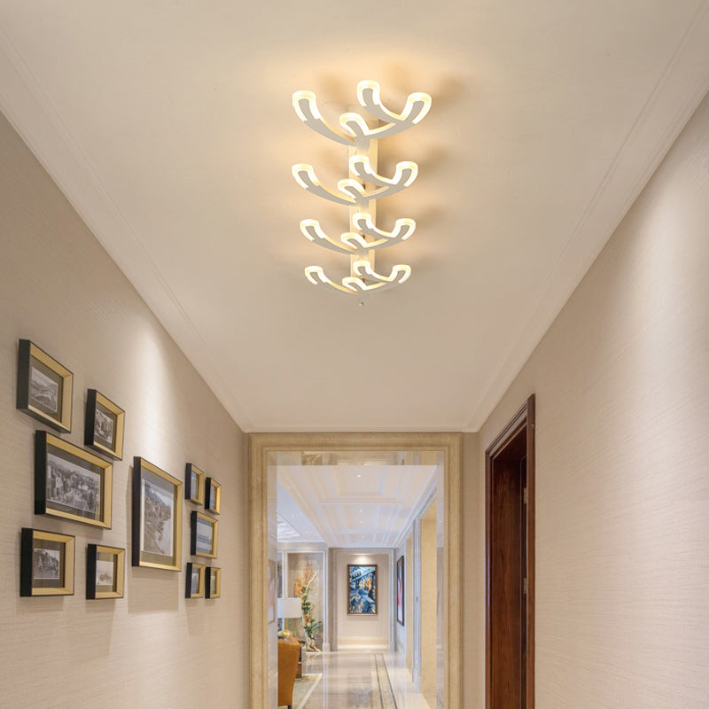 Minimalist LED Koralle Flush Mount Lampe Weiß Acryl 4/5-Kopf Wohnzimmer-Deckenbeleuchtung in Warm/Weißes Licht