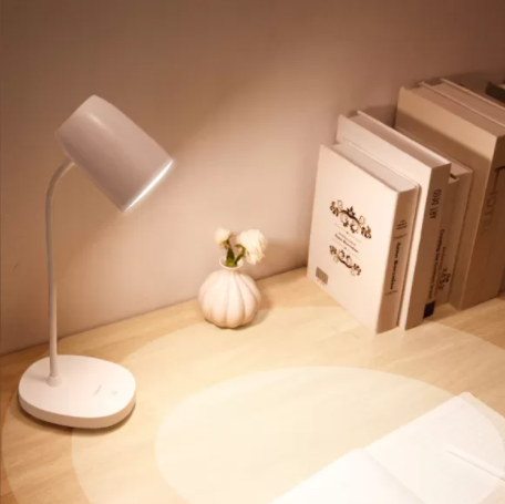 Lampada da tavolo in stile minimalista moderno con porta di plastica USB 1 luce da tavolo per la scrivania