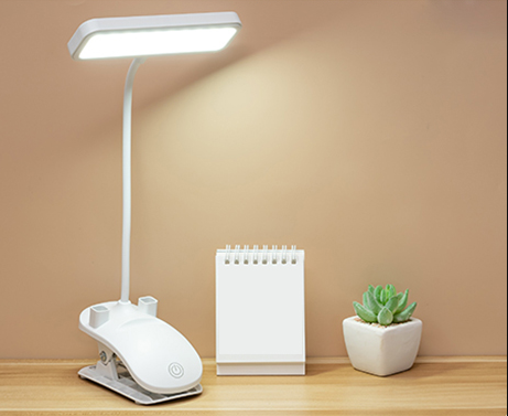 Lampada da tavolo USB moderna in stile minimalista Lampada da tavolo in plastica a 1 luce per studio