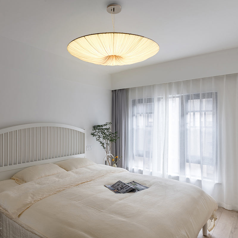 Accesorio de iluminación de suspensión redonda de seda beige moderno luz colgante para sala de estar