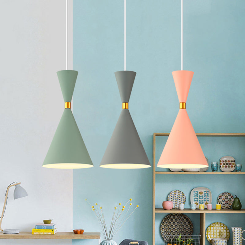 Lampada a sospensione in alluminio conico Macaron a 1 ciuffa a sospensione per sala da pranzo