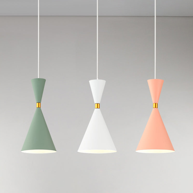 Lampada a sospensione in alluminio conico Macaron a 1 ciuffa a sospensione per sala da pranzo