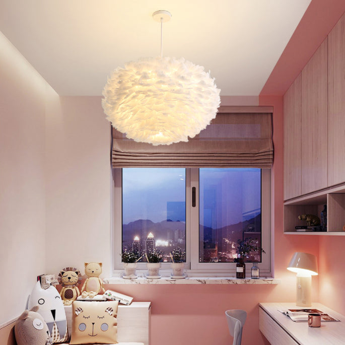 Schattierte hängende Deckenleuchte Minimalismus Feder Schlafzimmer Kronleuchter Anhänger Licht in Weiß