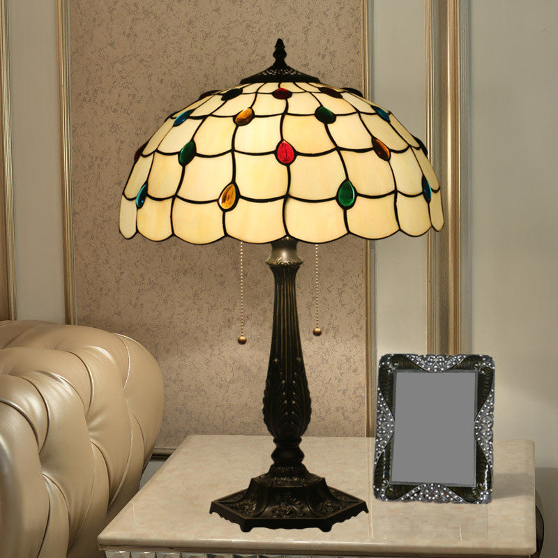 Table perlé Light Tiffany Style Treated Verre 1 Light Antique en laiton de nuit pour le chevet