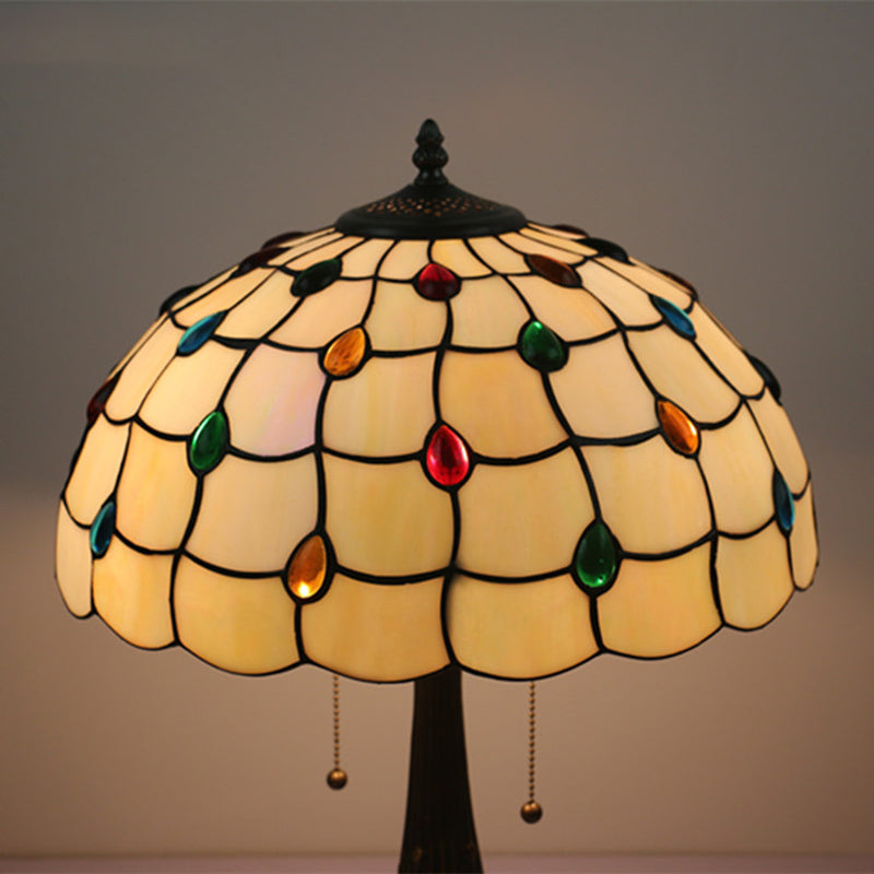 Table perlé Light Tiffany Style Treated Verre 1 Light Antique en laiton de nuit pour le chevet