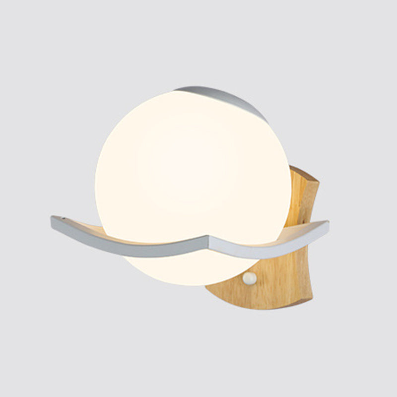 Lampada da parete in vetro bianco lattigio a 1 luce Stile Nordic Simplicity Lighting Second Lighting Fun per camera da letto