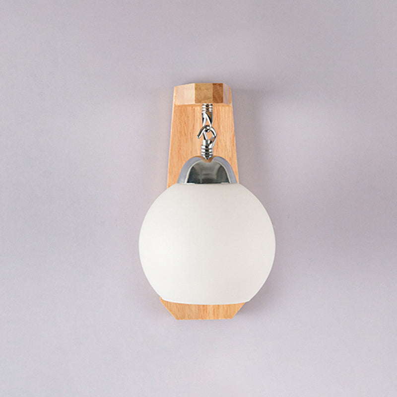 Luz de pared de globo de vidrio de leche con lámpara de pared contemporánea de bombilla de madera en blanco para dormitorio