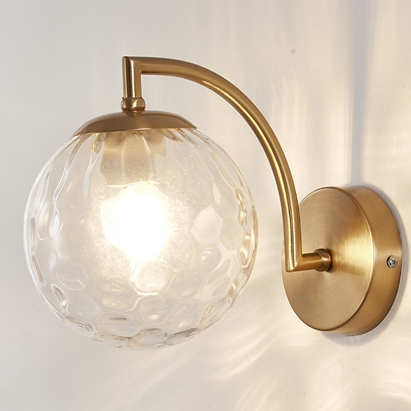 Luce da parete globo in vetro a 1 luce Nordic Luce da letto 7,5 "H Apparecchio di illuminazione con braccio in metallo ad arco
