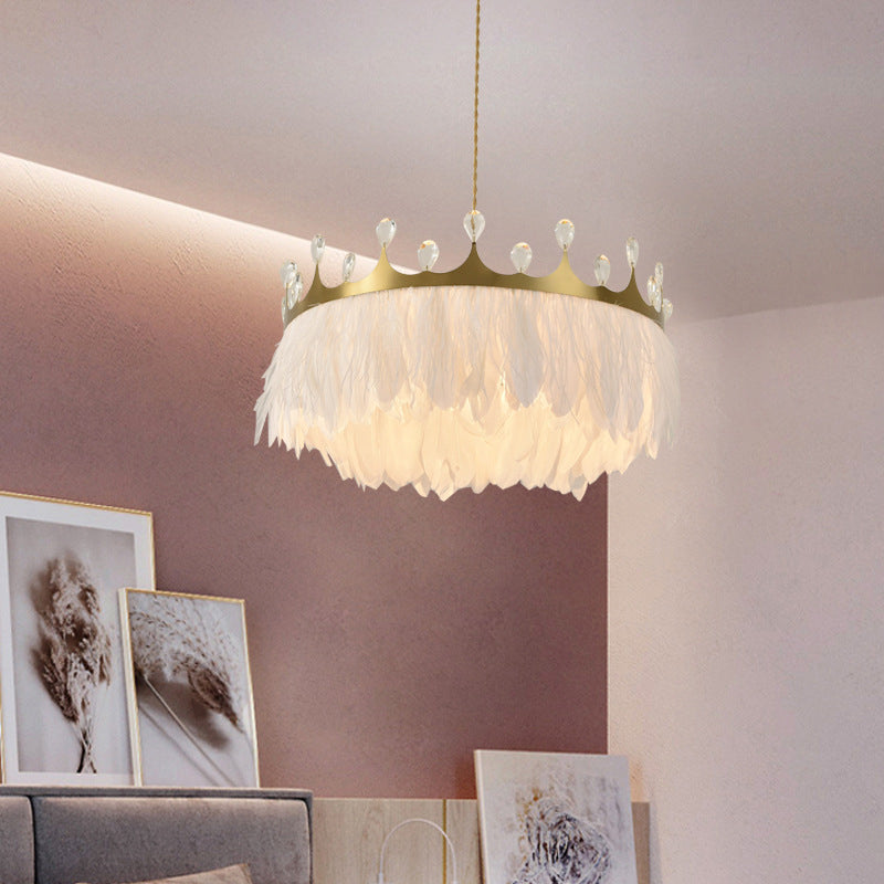 Lámpara de araña de plumas de la corona Luz moderna de dormitorio moderno accesorio de iluminación suspendida