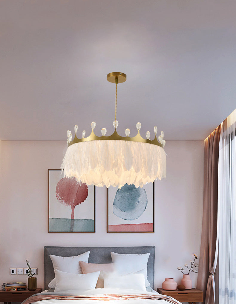 Lámpara de araña de plumas de la corona Luz moderna de dormitorio moderno accesorio de iluminación suspendida
