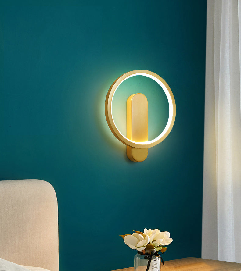 Modern Minimalist Style Wall Mounted Lighting Metal Sconce Light Fixture in Gold Finish for Bedroom