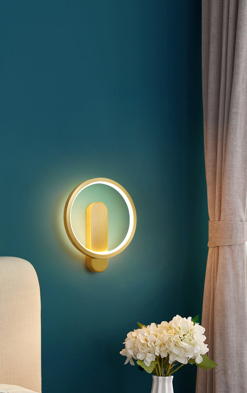 Modern Minimalist Style Wall Mounted Lighting Metal Sconce Light Fixture in Gold Finish for Bedroom