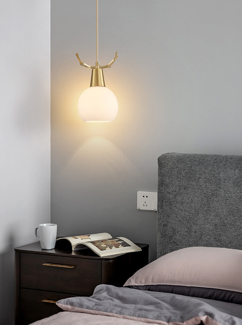 Messing gewei, lampje Noordse stijl metaalhangend licht met koepel melkglas tint