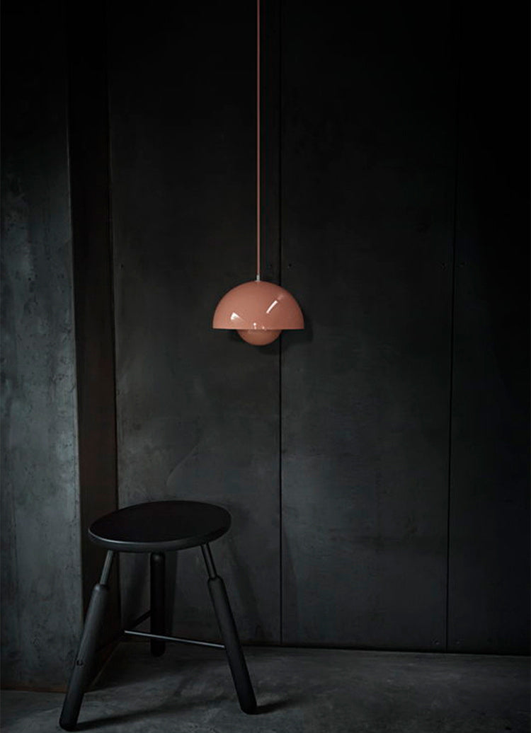 Modern Minimalist Style Globe Ceiling Pendant Light 1 Light Pendant Lighting with Metal Shade