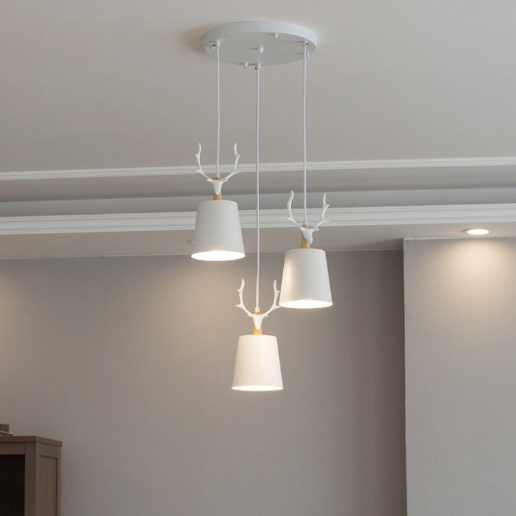 Decoración de ciervos de luz colgante de estilo nórdico de 3 bulb