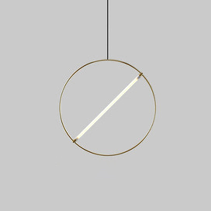 Iluminación colgante en forma de bucle de simplicidad.