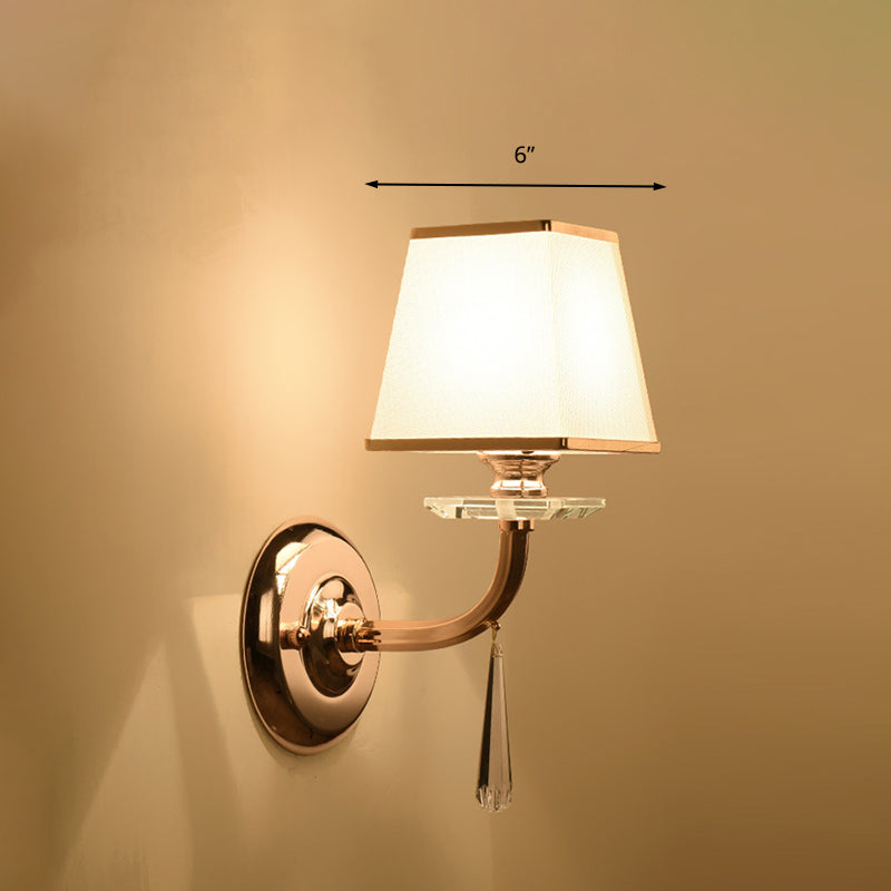 Luz de la pared de la pared trapezoide tradicional 1 cabeza de tela blanca de tela blanca accesorio de iluminación de pared con cristal colgante