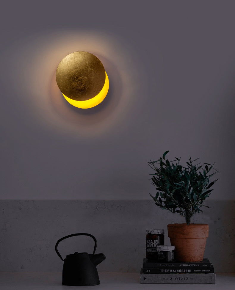 Nordic Style Rotatable Solar Eclipse Wall Sconce Metal Round Full Moon Shaped Wall Mount Lamp for Bedroom