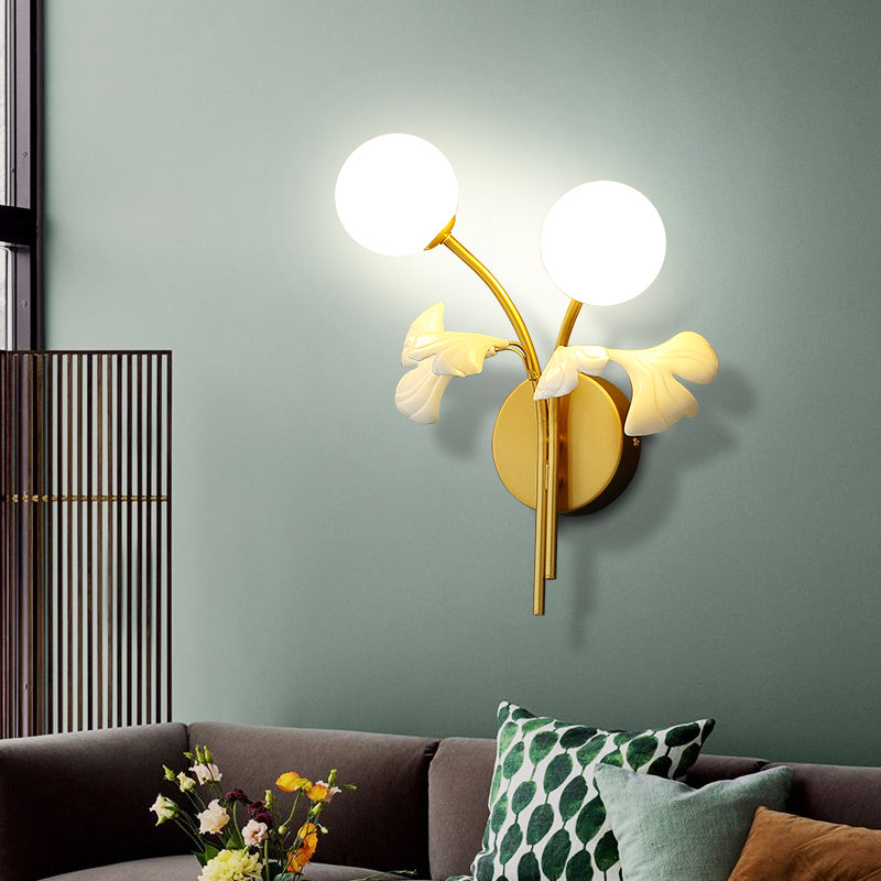 Luz de la plataforma de dormitorio lámpara de lámpara de estilo blanco moderno lámpara de montaje de pared blanca con sombra de vidrio orbe