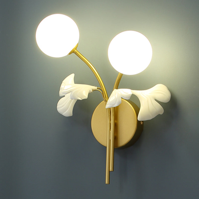 Luz de la plataforma de dormitorio lámpara de lámpara de estilo blanco moderno lámpara de montaje de pared blanca con sombra de vidrio orbe