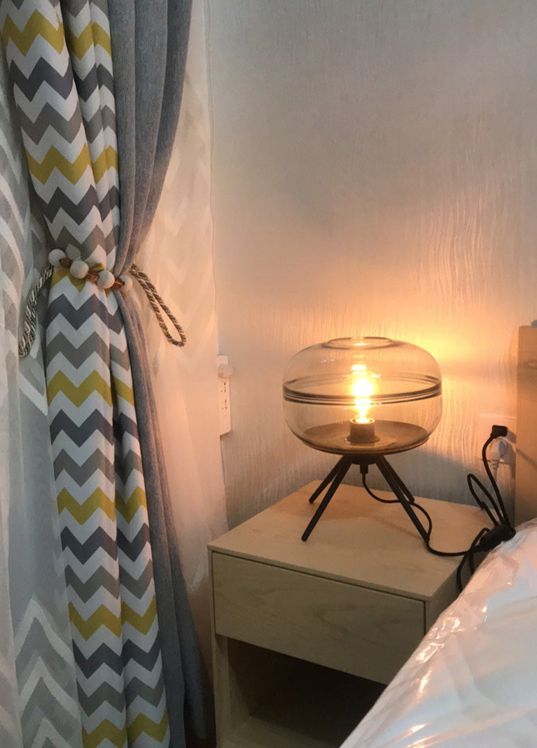 Lampe de table en verre de tambour de style nordique de style simplicité 11,5 "de largeur de chambre à coucher avec base de trépied en métal noir