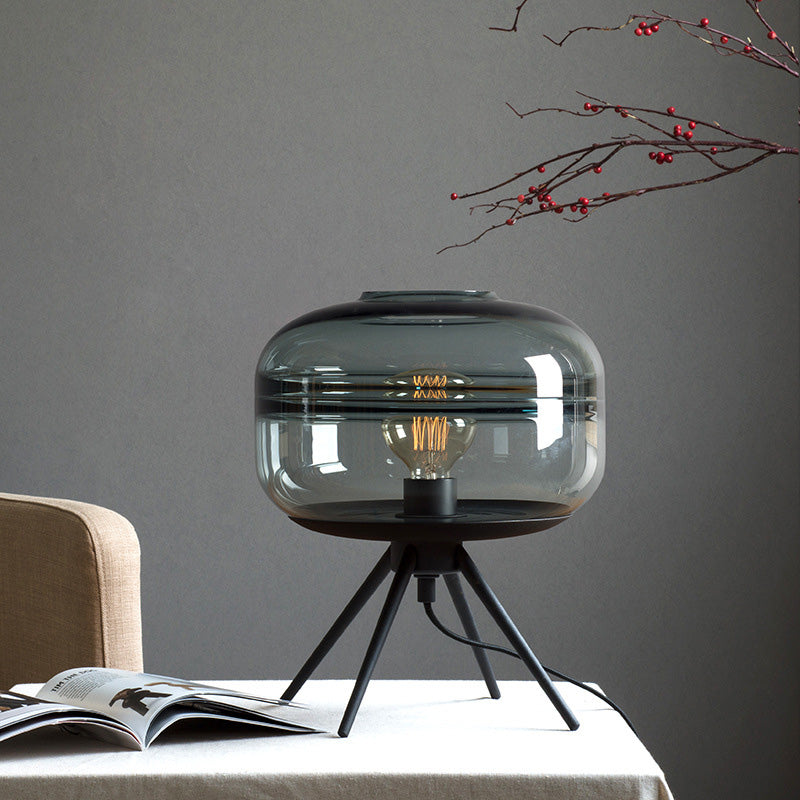 Lampe de table en verre de tambour de style nordique de style simplicité 11,5 "de largeur de chambre à coucher avec base de trépied en métal noir