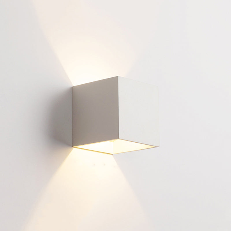 Stile moderno minimalista quadrato su e giù per le luci da parete in metallo a parete a LED