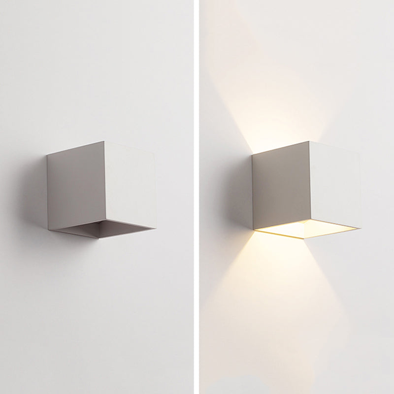 Stile moderno minimalista quadrato su e giù per le luci da parete in metallo a parete a LED