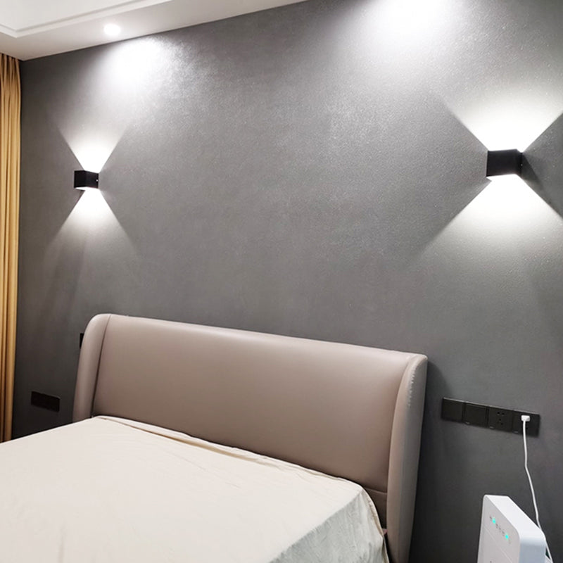 Stile moderno minimalista quadrato su e giù per le luci da parete in metallo a parete a LED