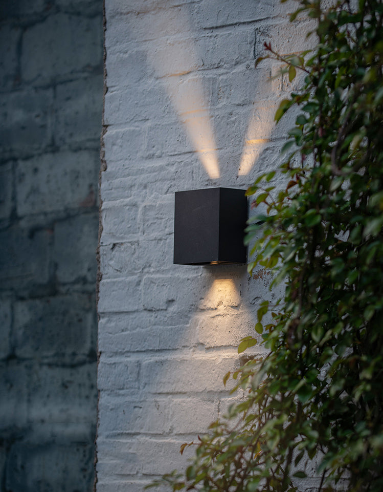 Moderno stile minimalista su e giù per la parete in metallo a parete a LED per parete esterna