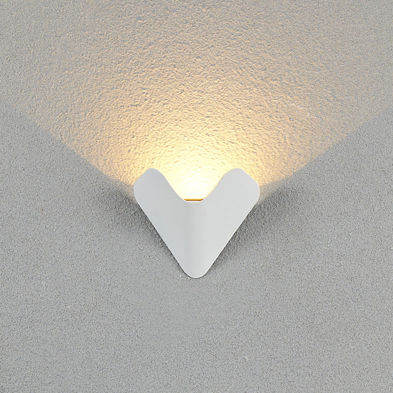 Arrowhead Shaped Waterproof LED Wall Sconce Modern Simplicity Thicken Aluminum Outdoor Wall Mount Lamp