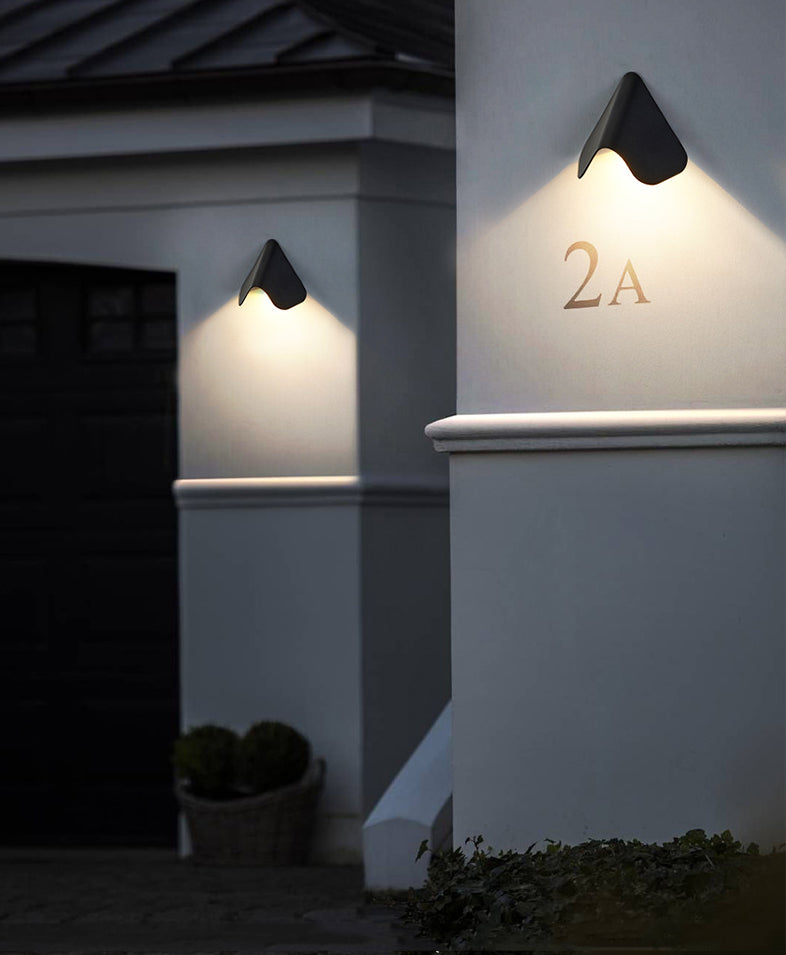 Arrowhead Shaped Waterproof LED Wall Sconce Modern Simplicity Thicken Aluminum Outdoor Wall Mount Lamp